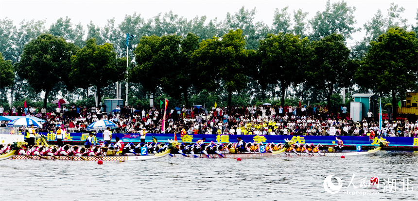 整裝待發(fā)。人民網(wǎng)記者 張雋攝