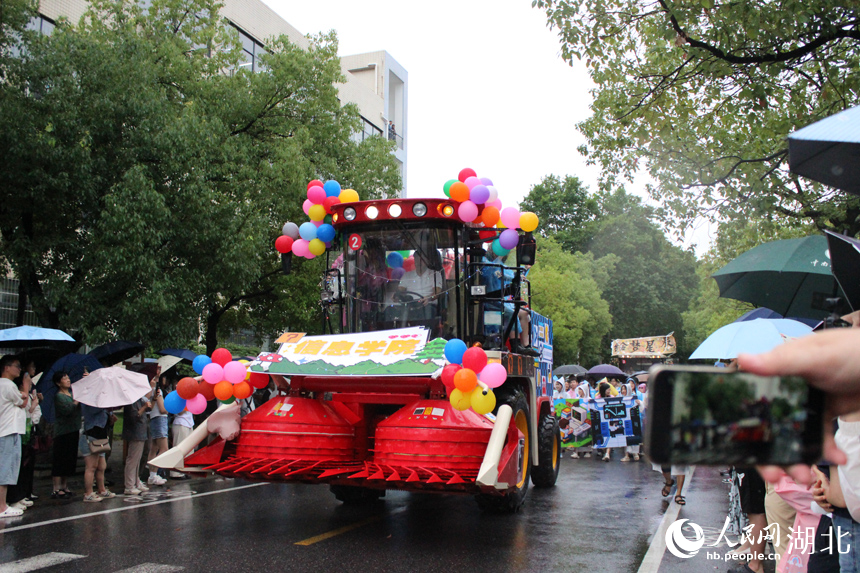 農(nóng)機(jī)巡游送別畢業(yè)生【6】