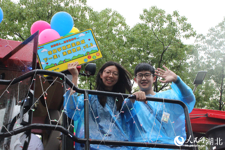 農(nóng)機(jī)巡游送別畢業(yè)生【7】