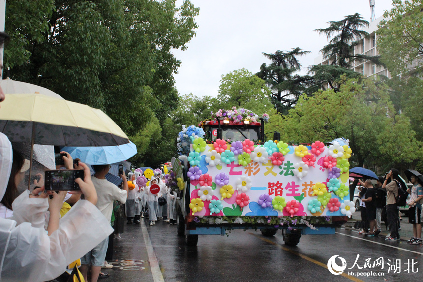 農(nóng)機(jī)巡游送別畢業(yè)生【9】