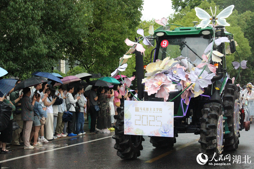 農(nóng)機(jī)巡游送別畢業(yè)生【10】