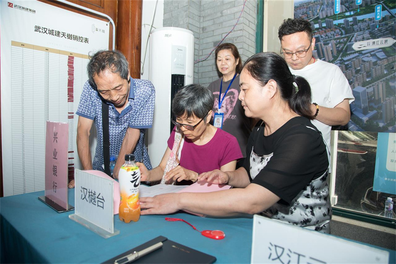 領(lǐng)取現(xiàn)場。