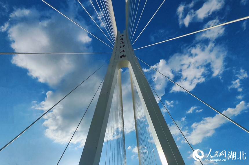 湖北武漢：藍(lán)天白云入畫(huà)來(lái)【2】