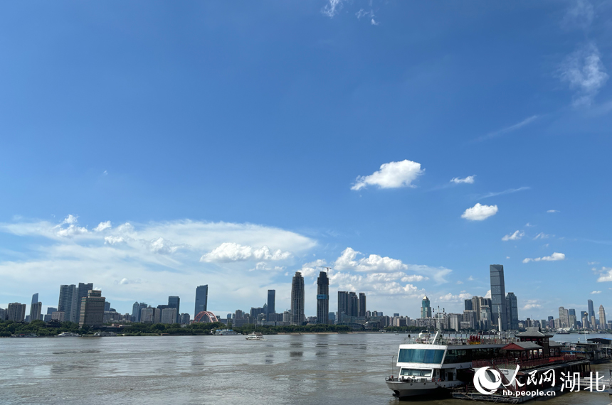 湖北武漢：藍(lán)天白云入畫來(lái)【3】