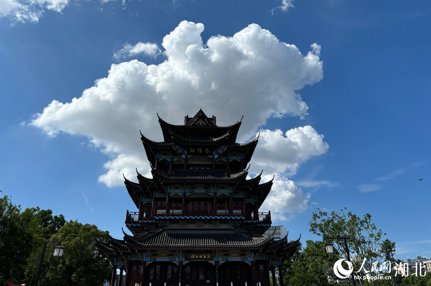 湖北武漢：藍(lán)天白云入畫來【4】