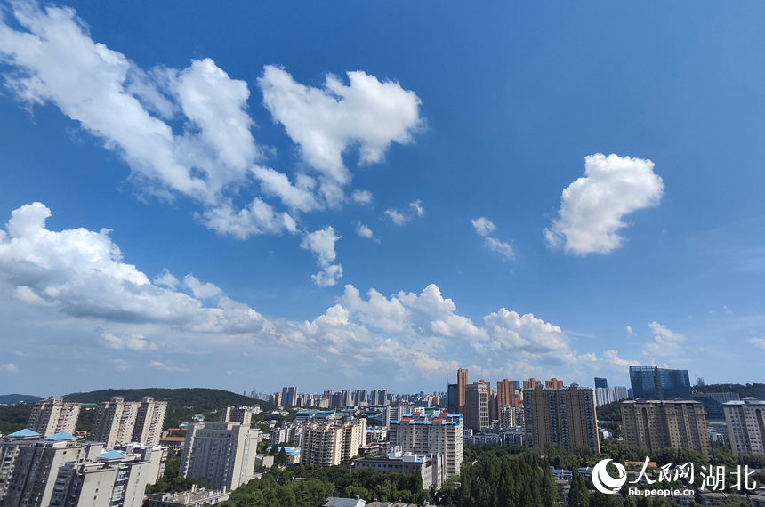湖北武漢：藍(lán)天白云入畫來【9】