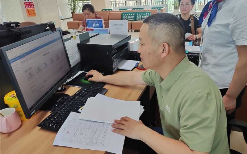 石首煙草開(kāi)展“局長(zhǎng)走流程”活動(dòng)。