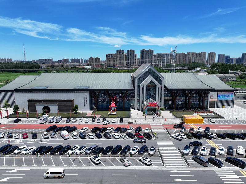 漢宜高速潛江服務(wù)區(qū)。吳迪攝 