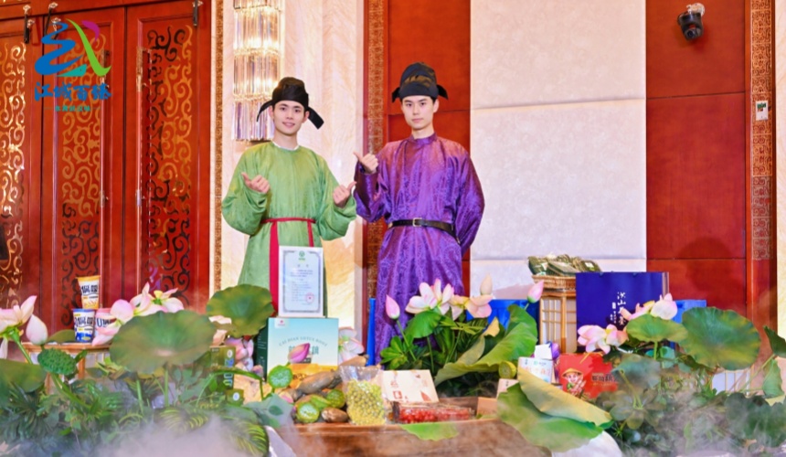 “江城百臻”助力武漢農(nóng)產(chǎn)品出圈 洪山菜薹、蔡甸蓮藕現(xiàn)場(chǎng)簽約2.6億元