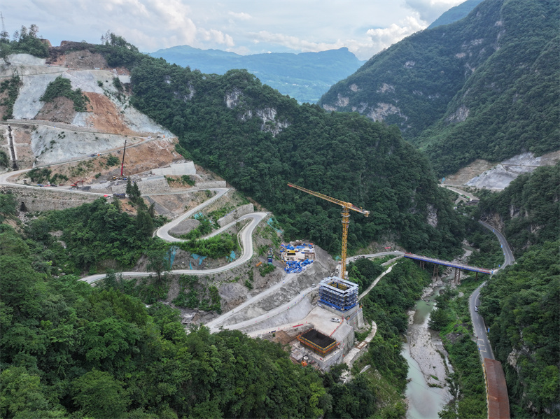 深V峽谷中的九畹溪特大橋施工。吳迪攝