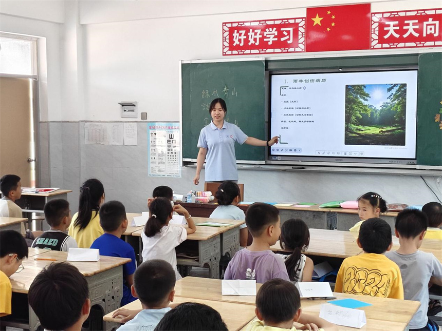 大學(xué)生義賣報款購空調(diào) 為鄉(xiāng)村小學(xué)添清涼【2】