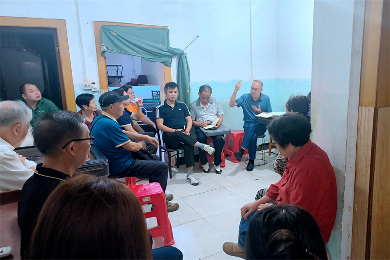 召開(kāi)民情懇談會(huì)現(xiàn)場(chǎng)