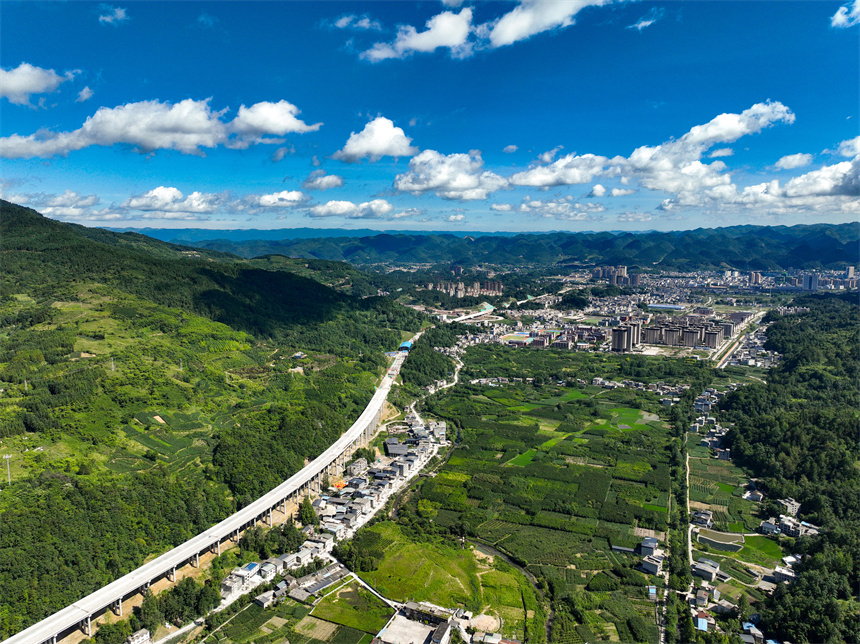 利咸高速攻堅(jiān) 力爭(zhēng)明年底通車改善40萬群眾出行