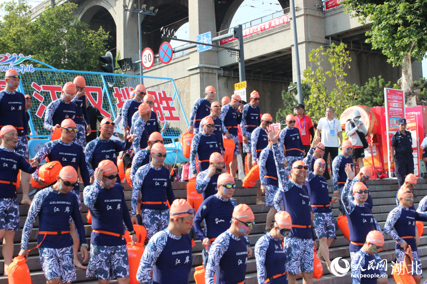 群眾方隊正在集結。人民網記者 張沛攝