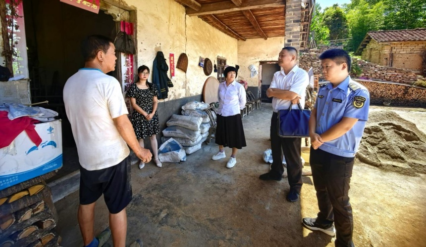 湖北?？担郝勓炊鴦语@擔(dān)當(dāng) 風(fēng)雨同心護家園