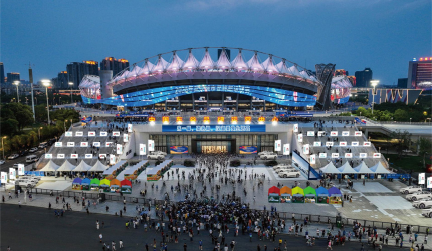 “來(lái)一腳、湊熱鬧”漢超美食生活薈將在中國(guó)車(chē)谷品牌運(yùn)營(yíng)中心同步開(kāi)啟。武漢市經(jīng)開(kāi)區(qū)供圖