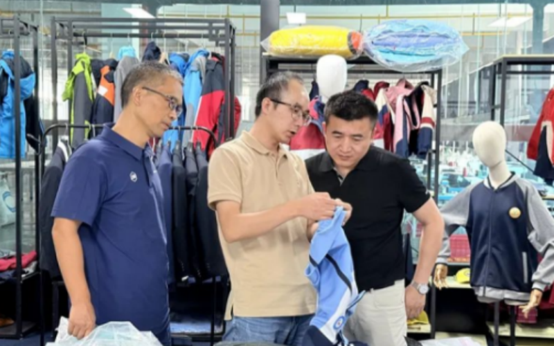 湖北省纖維檢驗(yàn)局宜昌分局與孝感分局以技術(shù)幫扶、監(jiān)督抽檢等多種形式深入一線，為企業(yè)排憂解難，