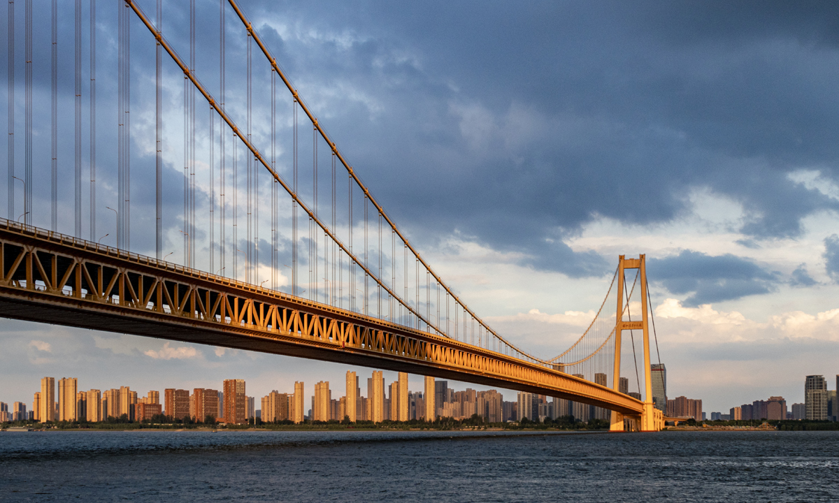 《楊泗港長江大橋》 何勁松 攝
