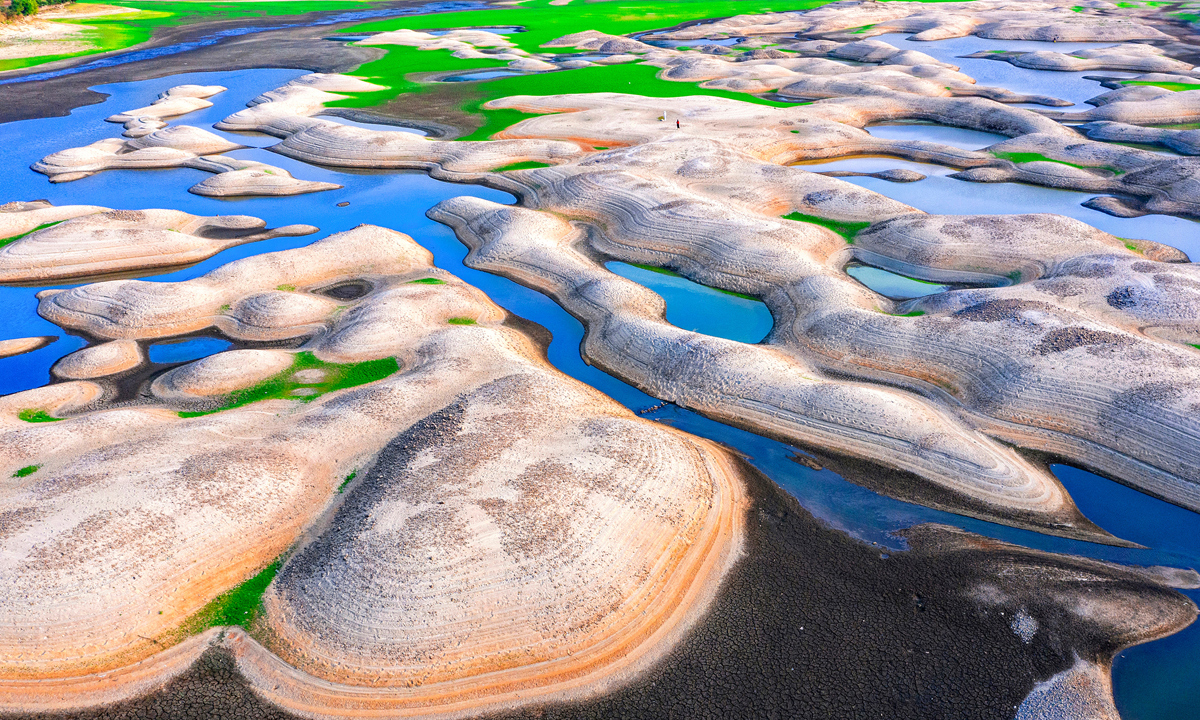 《多彩翡翠湖》喻俊 攝