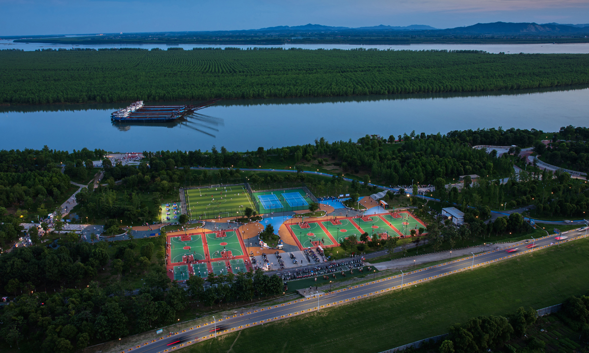 《夜話長江》吳天平 攝