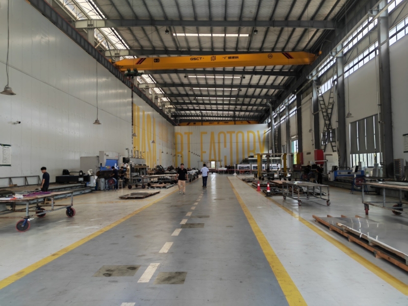 學(xué)校建在工廠里，實行“廠中校、校中廠”的辦學(xué)模式。范昊天攝