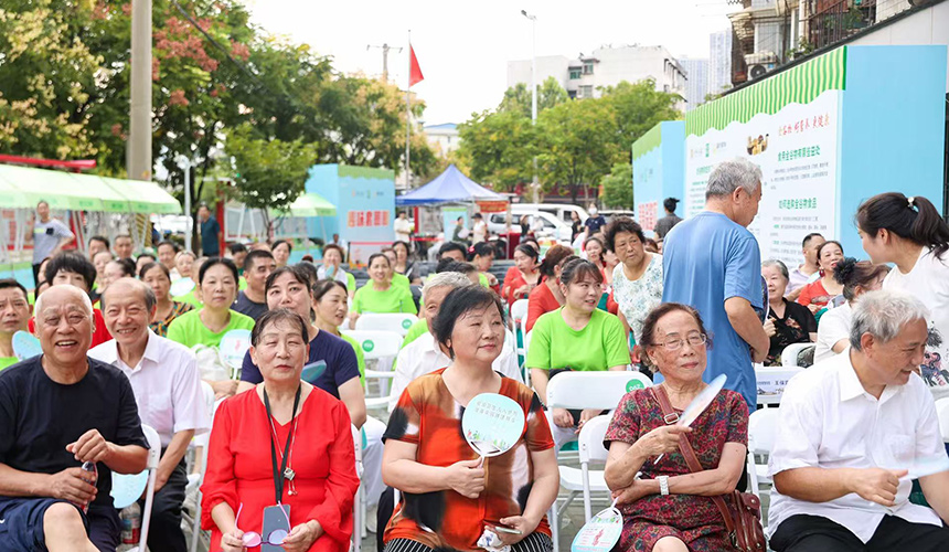 “荊楚糧油”社區(qū)活動走進新鑫園社區(qū) 惠民服務暖民心【6】