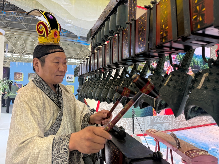 編鐘表演。人民網(wǎng)記者 張雋攝