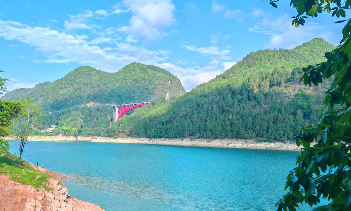 《咸豐縣朝陽寺水庫：春水共長天一色》郭勝芳  攝