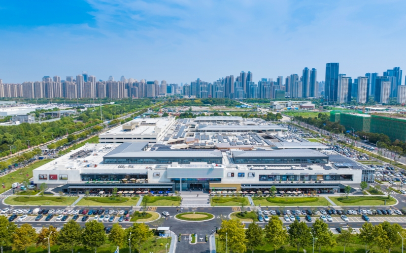 武漢杉杉奧特萊斯廣場(chǎng)全景。車谷融媒供圖
