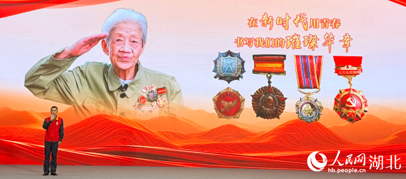 王清珍之孫劉航分享奶奶的故事。人民網(wǎng)記者 張雋攝