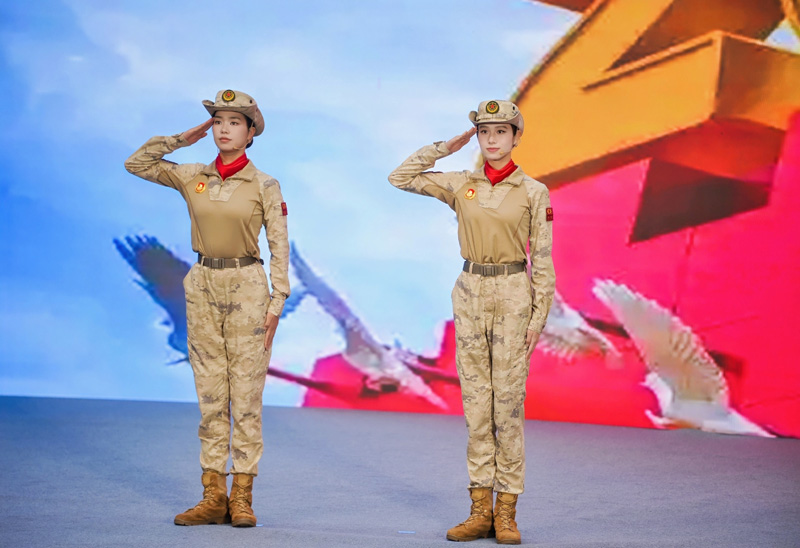 石春梅和柯思琪。湖北省委網(wǎng)信辦供圖