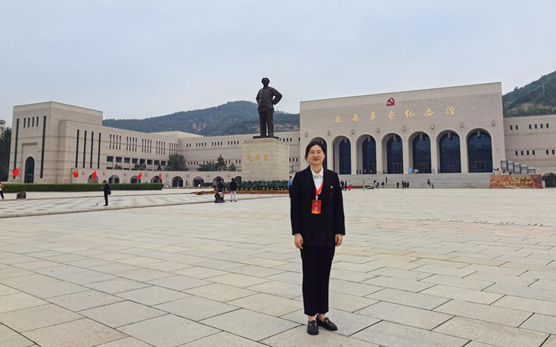 胡瑩在參加協(xié)會組織的黨員活動。受訪者供圖