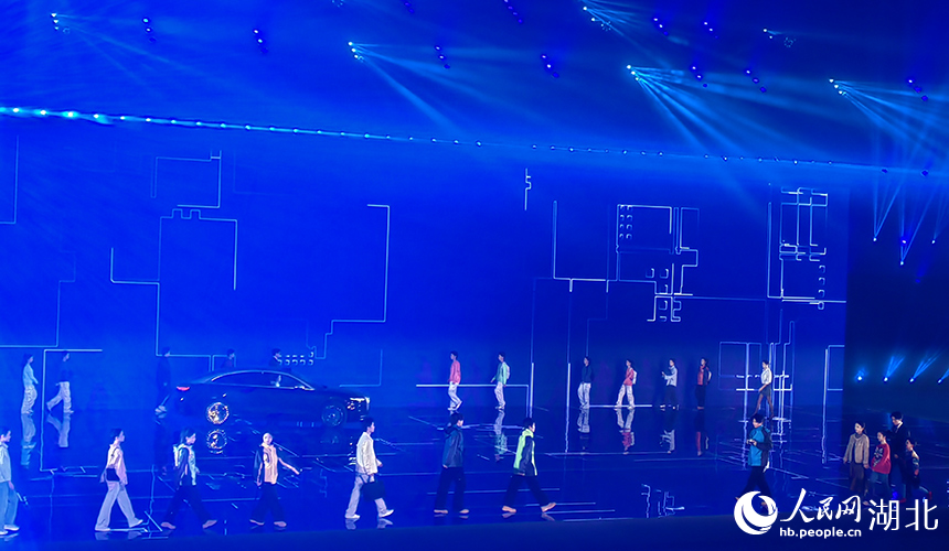 光子機器人點燃圣火,武漢第十二屆運動會開幕【4】