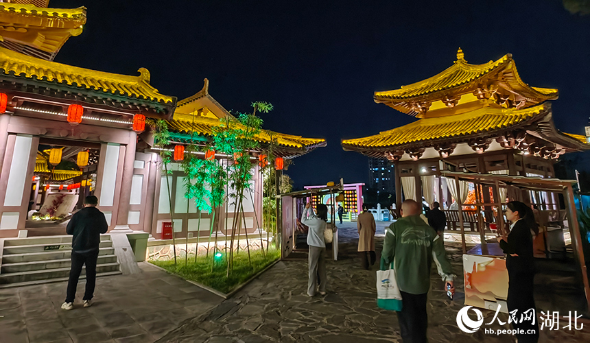 建筑美學(xué)與消費(fèi)體驗(yàn)點(diǎn)亮“夜名片”【5】