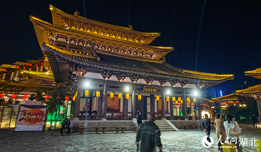 建筑美學(xué)與消費(fèi)體驗(yàn)點(diǎn)亮“夜名片”【6】