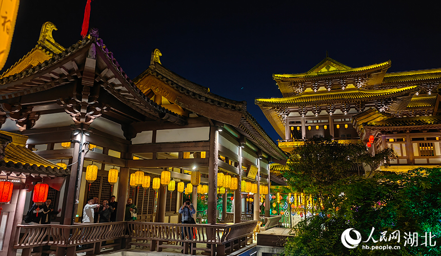 建筑美學與消費體驗點亮“夜名片”【8】