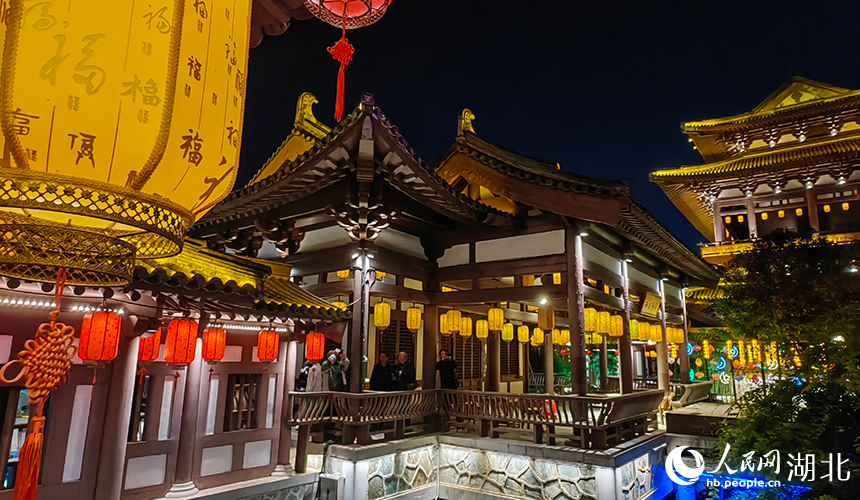 建筑美學(xué)與消費(fèi)體驗(yàn)點(diǎn)亮“夜名片”【9】