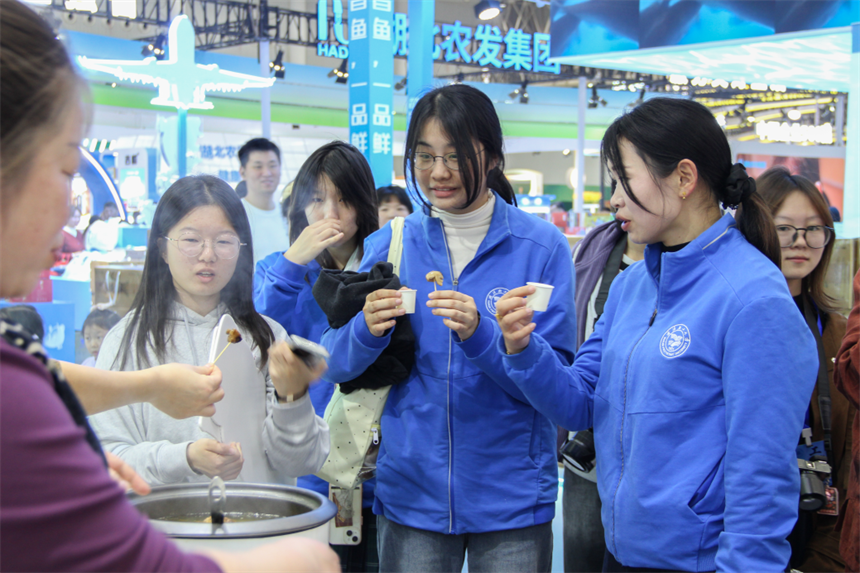 在農博會“上課”，學子直呼“學到了”