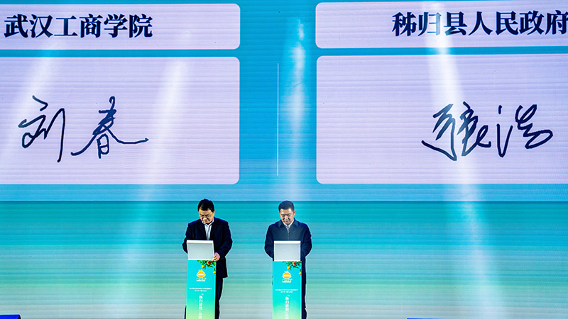 簽約儀式現(xiàn)場。