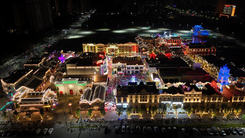 以三國(guó)文化打造的鄂州吳都喬街夜景