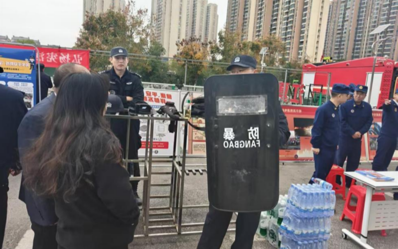 警務(wù)裝備互動(dòng)體驗(yàn)區(qū)。