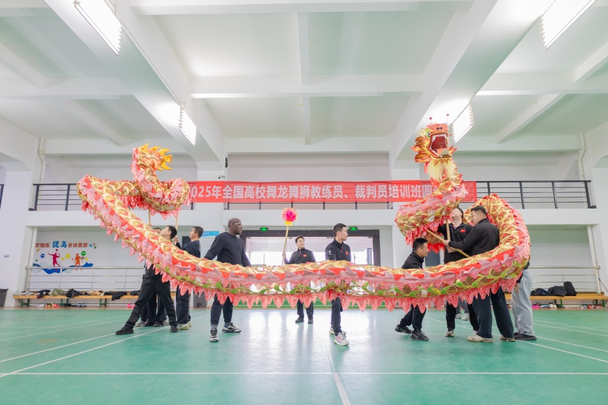 舞龍舞獅專項技能實踐與訓練。余劍韜攝