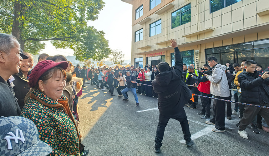 賣特產(chǎn)、秀手藝、展技能 鄉(xiāng)村市集攪熱冬日田野【3】