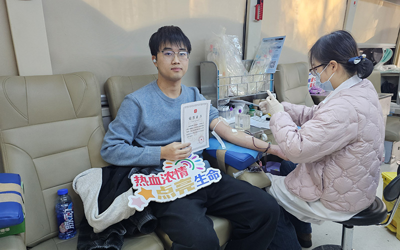 獻(xiàn)血現(xiàn)場(chǎng)。