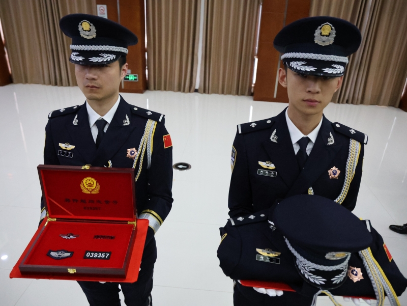 警號(hào)封存儀式。