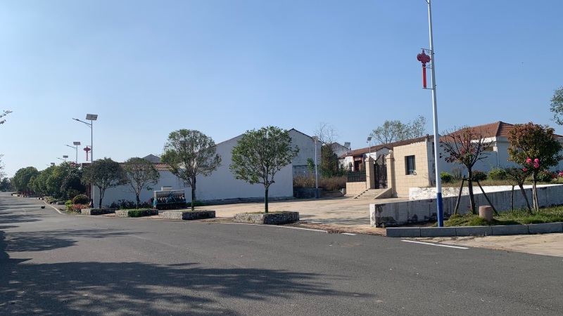 每戶的排污管都接入了地下管網(wǎng)，實現(xiàn)村莊污水收集全覆蓋。